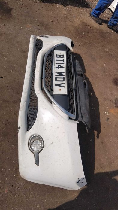 Bara fata Peugeot 208 an 2014