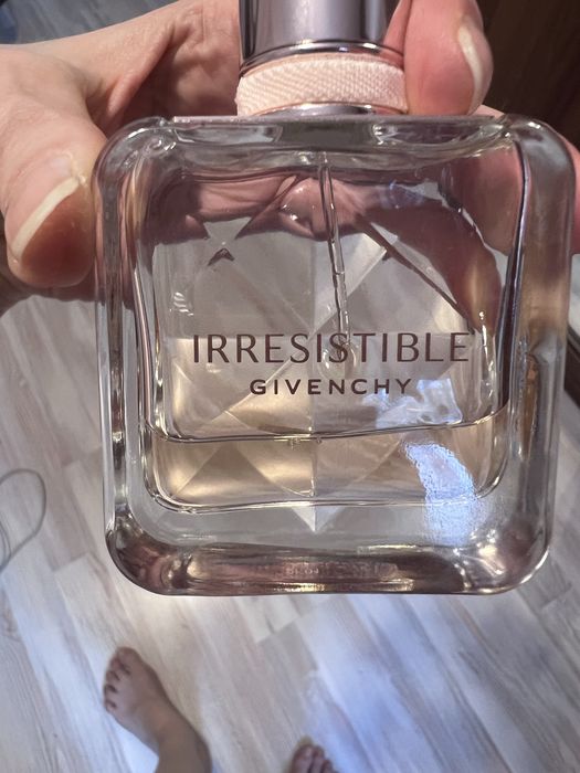 Парфюм Irresistible GIVENCHY 35 ml ( продаю 1/2 флакона)