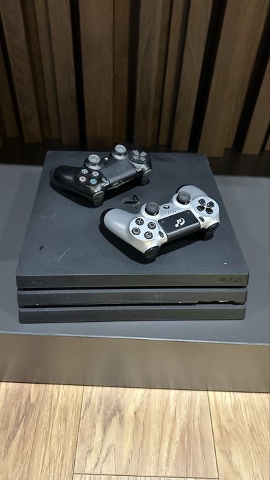 Consola Playstation PS4 + controller + dock station