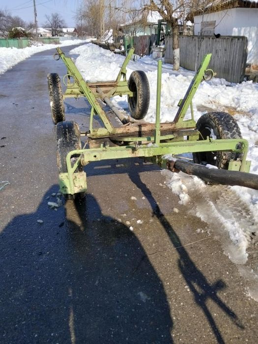 Vand căruță  buna de pădure si de greutate