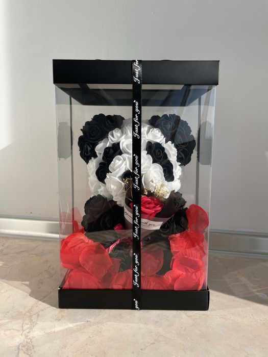 Подарък за момиче/жена-мече от рози