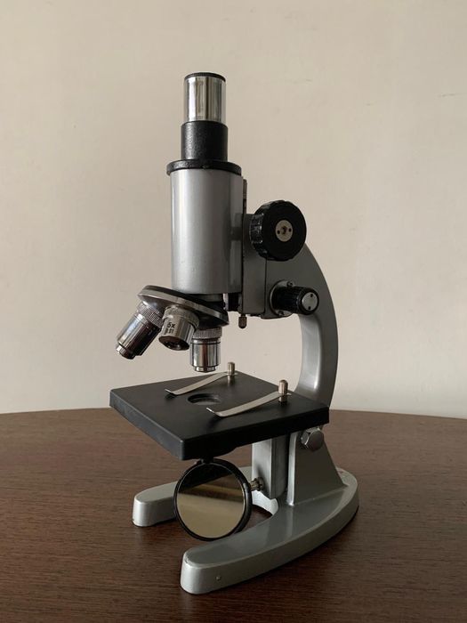 Microscop educativ