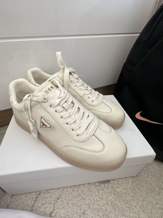 Нови дамски обувки Guess