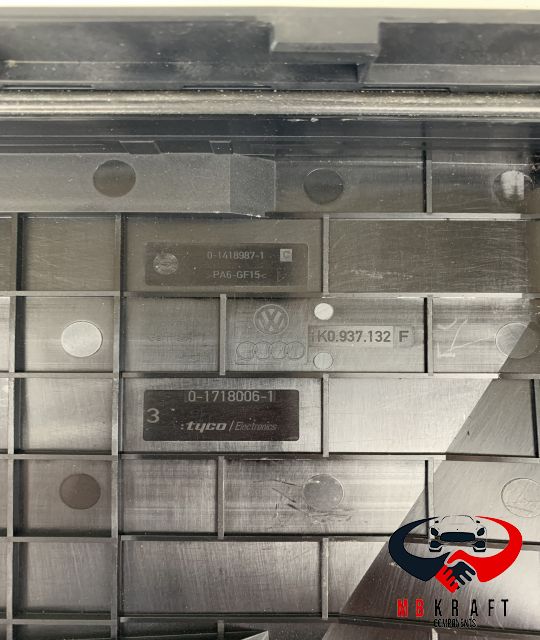 Capac panou sigurante 1K0937132F Volkswagen VW Golf a 5-a generatie s