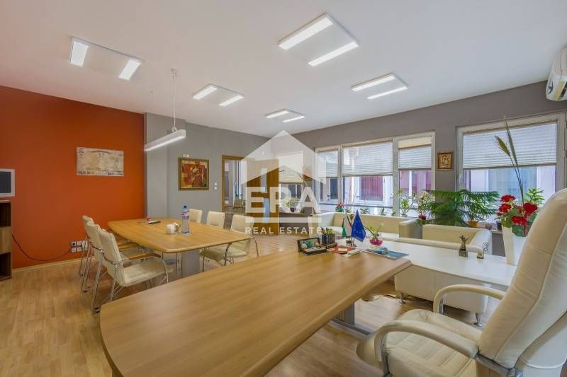 Представителен офис за продажба в идеалния център на София