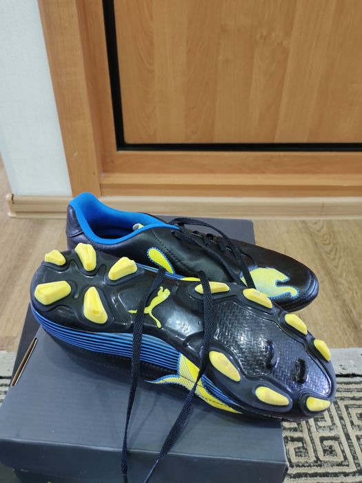 Футбольные бутсы Puma