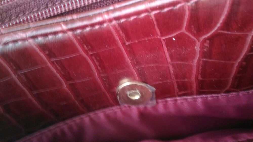 Кожена чанта в бордо