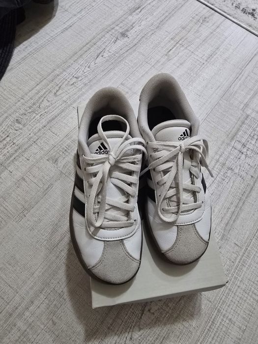 Adidasi Adidas