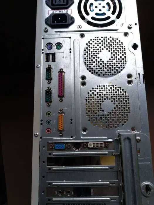 Компютър -настолен