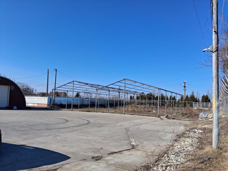 Vând teren industrial