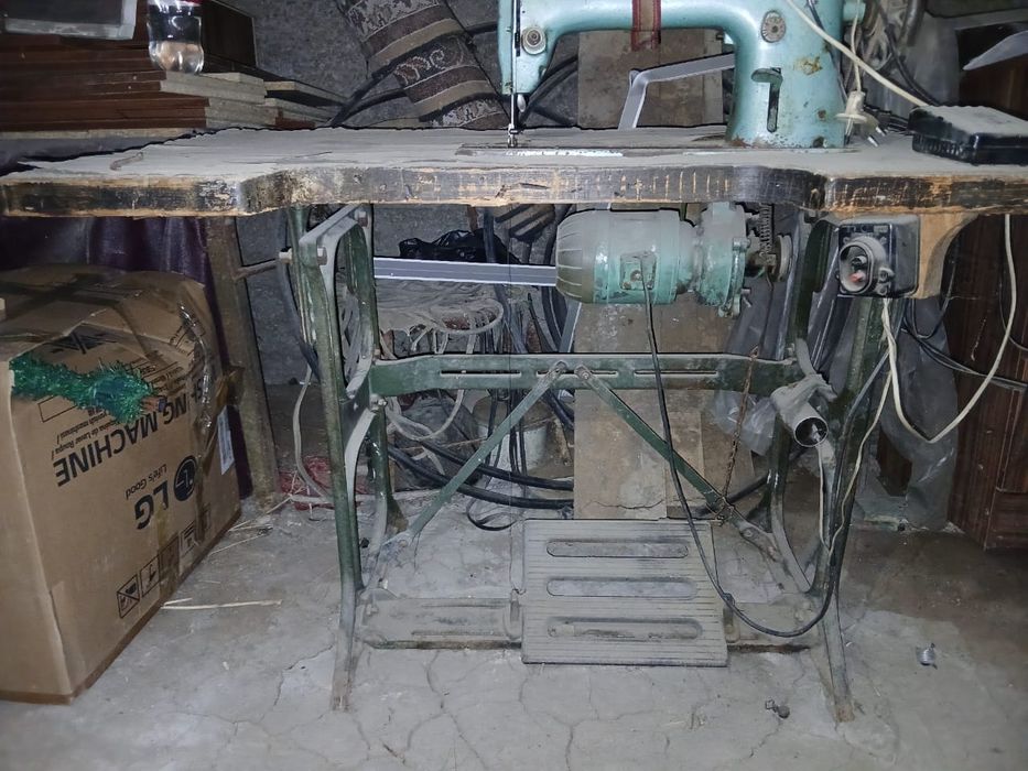 Швейная машинка старая