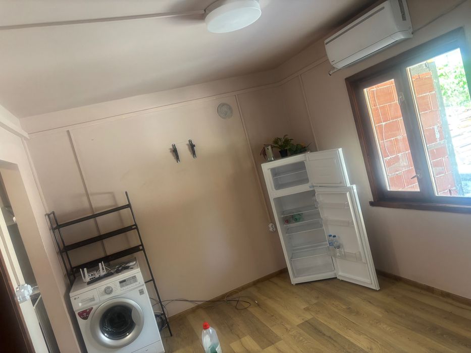 Дава се под наем Къща в Елин Пелин - 45 кв.м за 548.25 € - Снимка #1