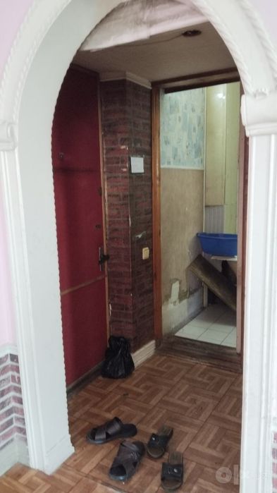 Продам квартиру 1/6/9 (42 кв м)массив Панельный