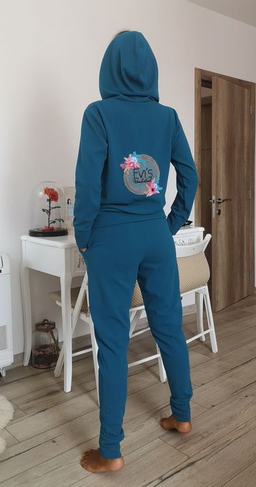 Петролено син суичър с качулка нов, неопренови трико