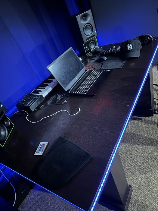 Продам стол в хорошем состоянии