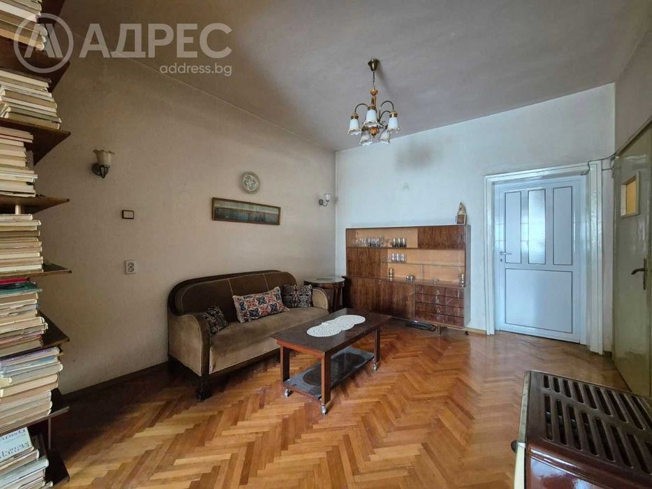 Тристаен апартамент, Център, 82 кв.м., ет. 2/4, тухла