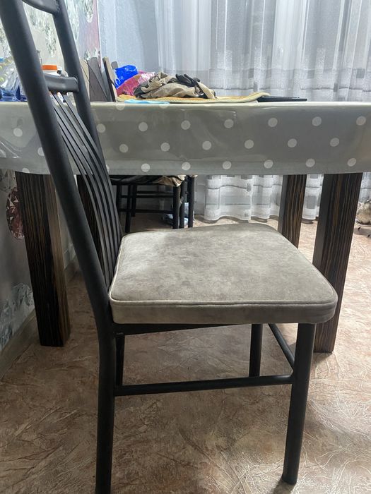 Продам четыре стула