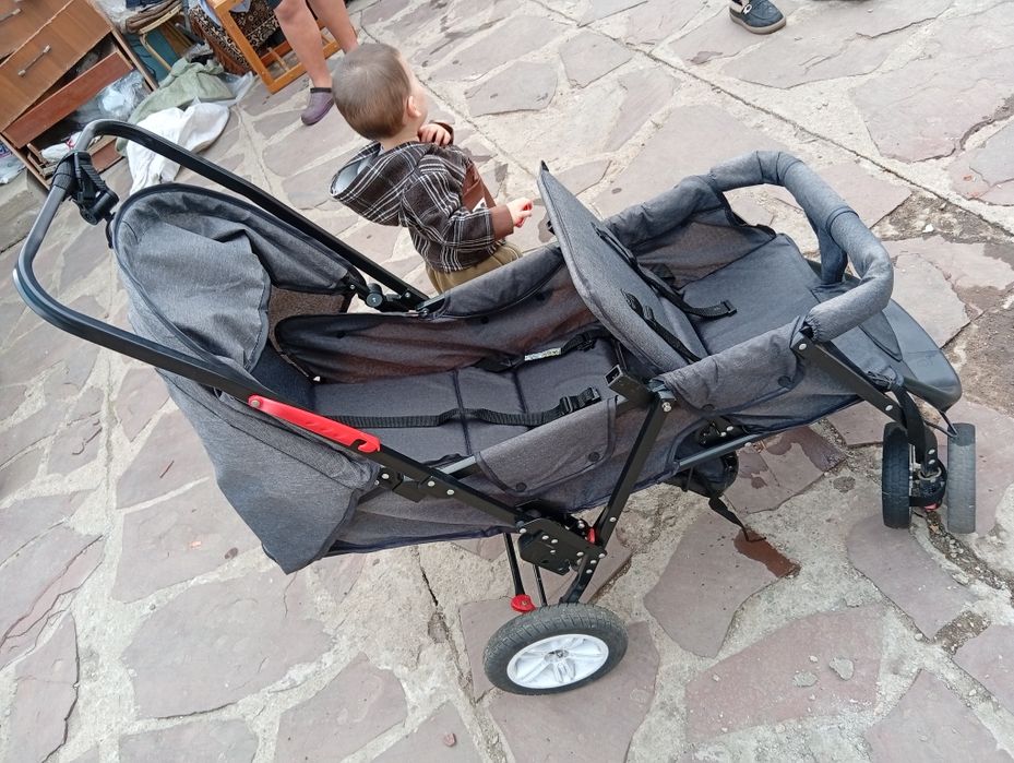 Коляска для двойни, погодок