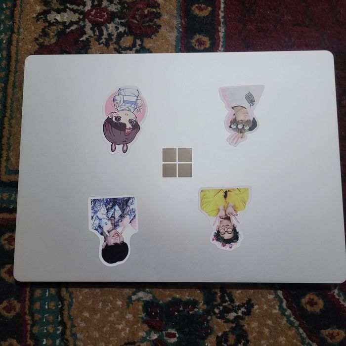 Продаю Microsoft Surface Laptop (Alcantara)