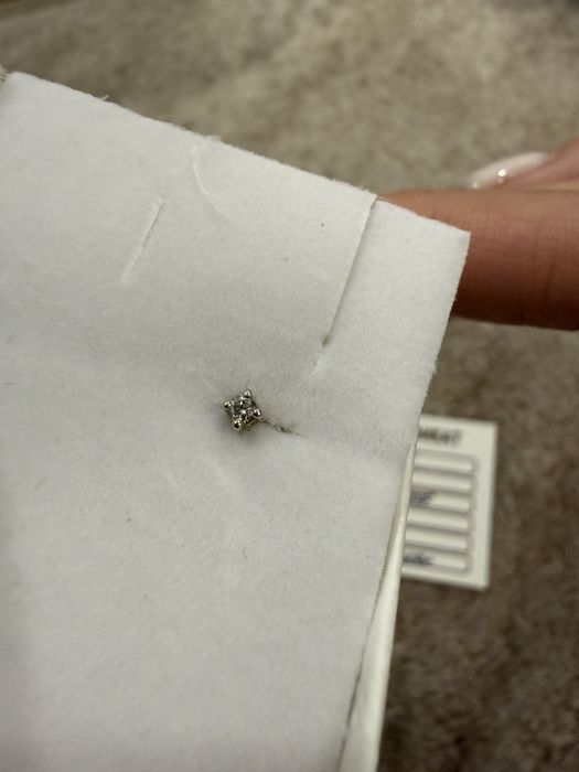 Диамантени обеци