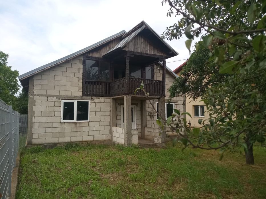Teren si casa  Ciorogarla langa manastirea Samurcasesti