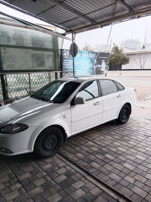 Продается автомобиль 2023 года пробег 42000 тысяч на бензине