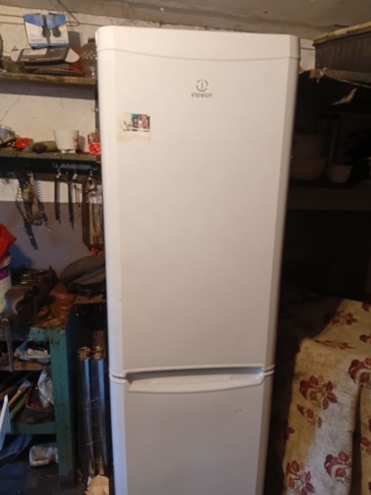 Продам холодильник Индезит