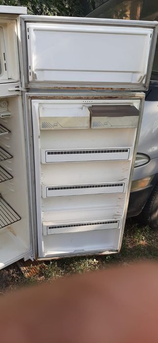 Двухкамерный холодильник "Бирюса"