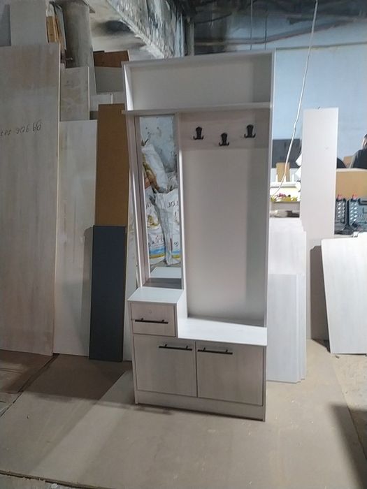 Prixojka mebel shkaf ishlab chiqaruvchidan birinchi qol