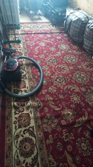 Продаётся ковер чистый
