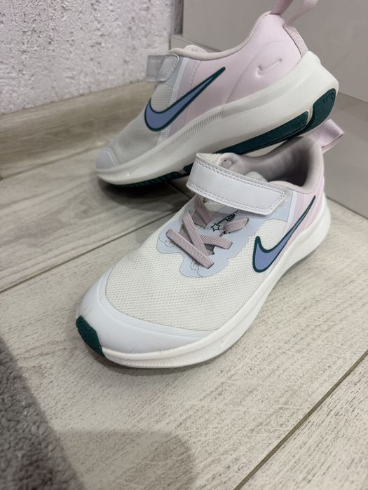 Дестски маратонки Nike