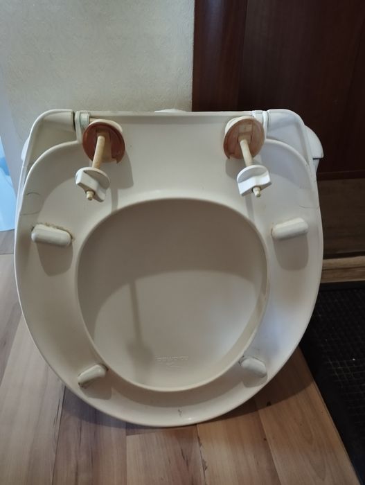 Бачок унитаза. И крышка