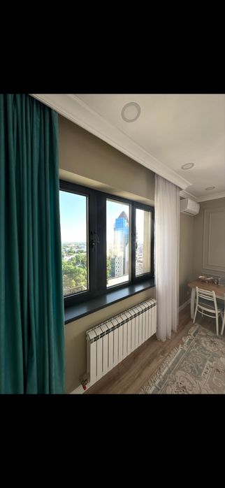 Продам бирюзовые партьеры шторы 2 шт