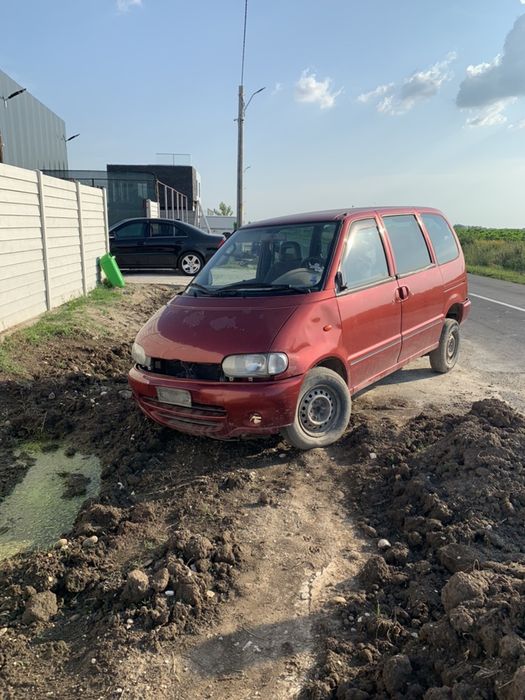 Dezmembrez Nissan Serena 2.3