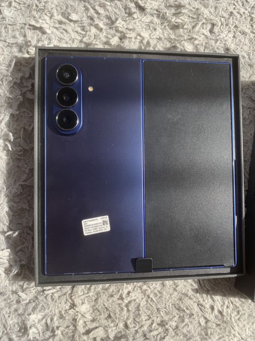 Samsung galaxy Z Fold 7,256 gb , NOU