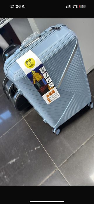 Чемодан новый размер М