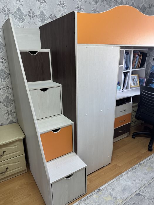 Двухъярусная кровать