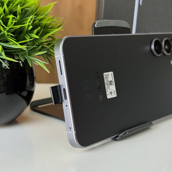 Samsung S25 FE новый 256 Гб