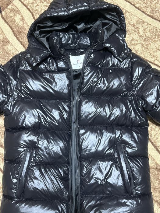 Продавам Moncler яке с NFC