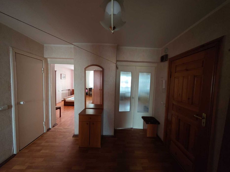 Продам 3 комн. кв. район университета