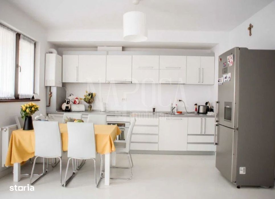 Casa 4 camere de vanzare in Floresti