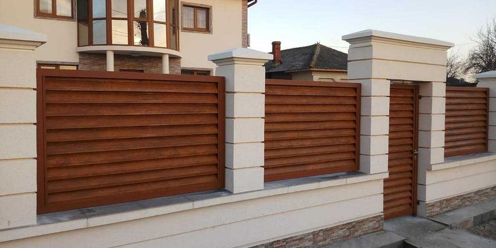 Garduri si porti de diferite modele (sipca metalica, panouri stil jaluzele, tabla cutata, plasa bordurata, BCA, fier forjat) Cere oferta