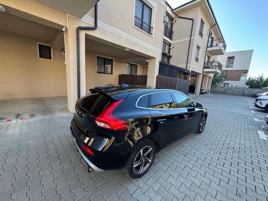 Volvo v40 2018 R Design