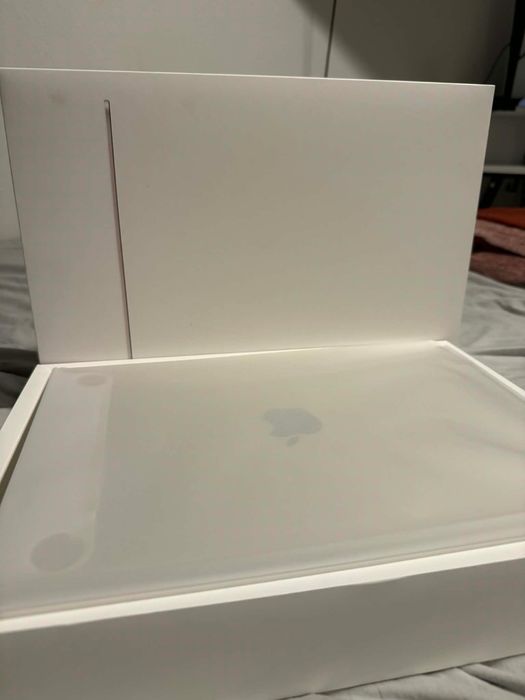 Apple MacBook Air 2024 | 15.3" | M3 | 8 GB | 512 GB SSD | 10-Core