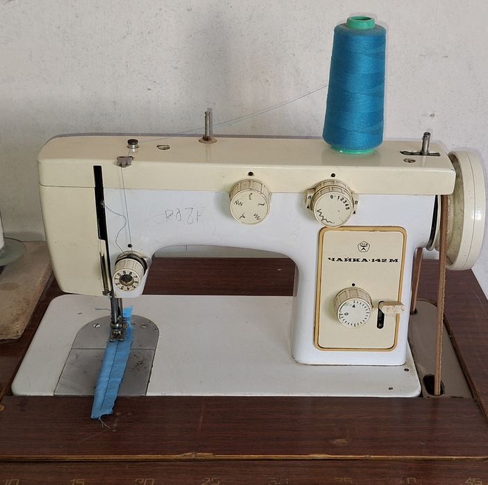 Tikuv mashinasi va Averlok sotiladi. Ikkalasi ham birga sotiladi.