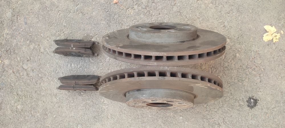 Опорные диски трекер 2  и тормозные колодки от редлайн