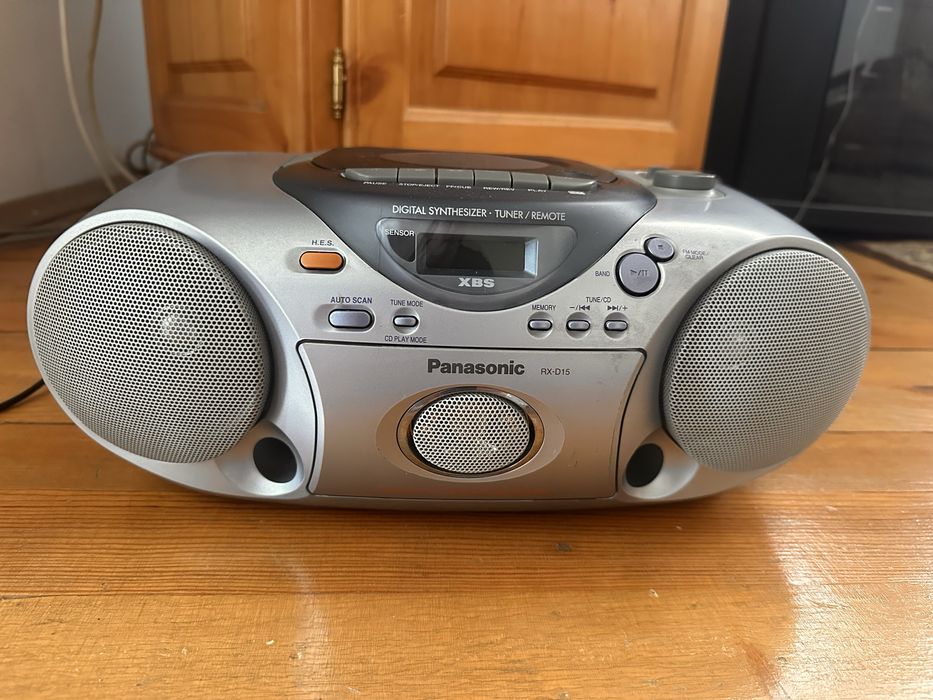 Преносим стерео касетофон Panasonic RX-D11. Работи с дискове и касетки