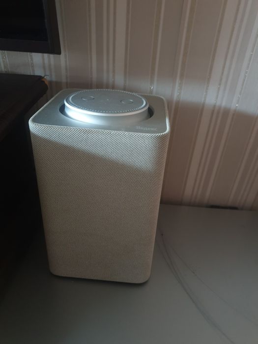 Продам яндекс станцию макс.