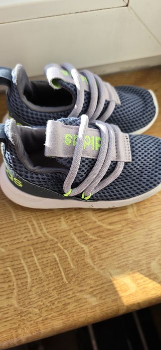 Vând adidasi Adidas 22