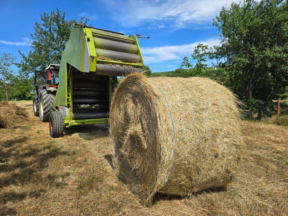 De vânzare baloți de fân.